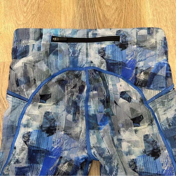 Lululemon On Pace Tight 7/8 25"
Sun Dazed Multi Blue size 4 - Picture 9 of 13